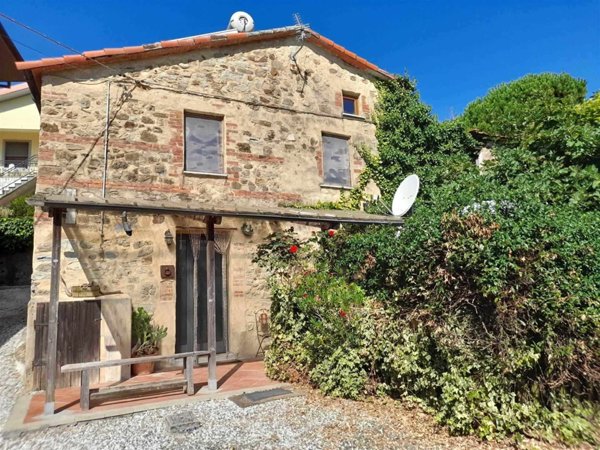 casa indipendente in vendita a Fosdinovo in zona Canepari