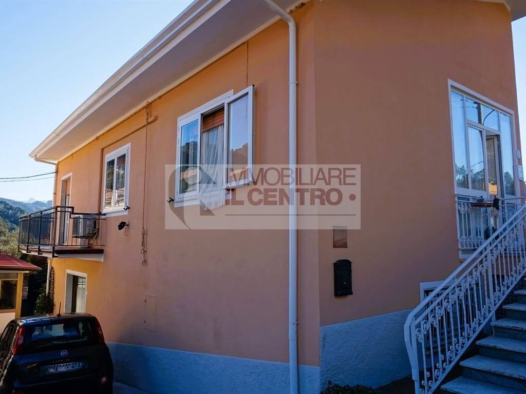 casa indipendente in vendita a Fosdinovo in zona Carignano