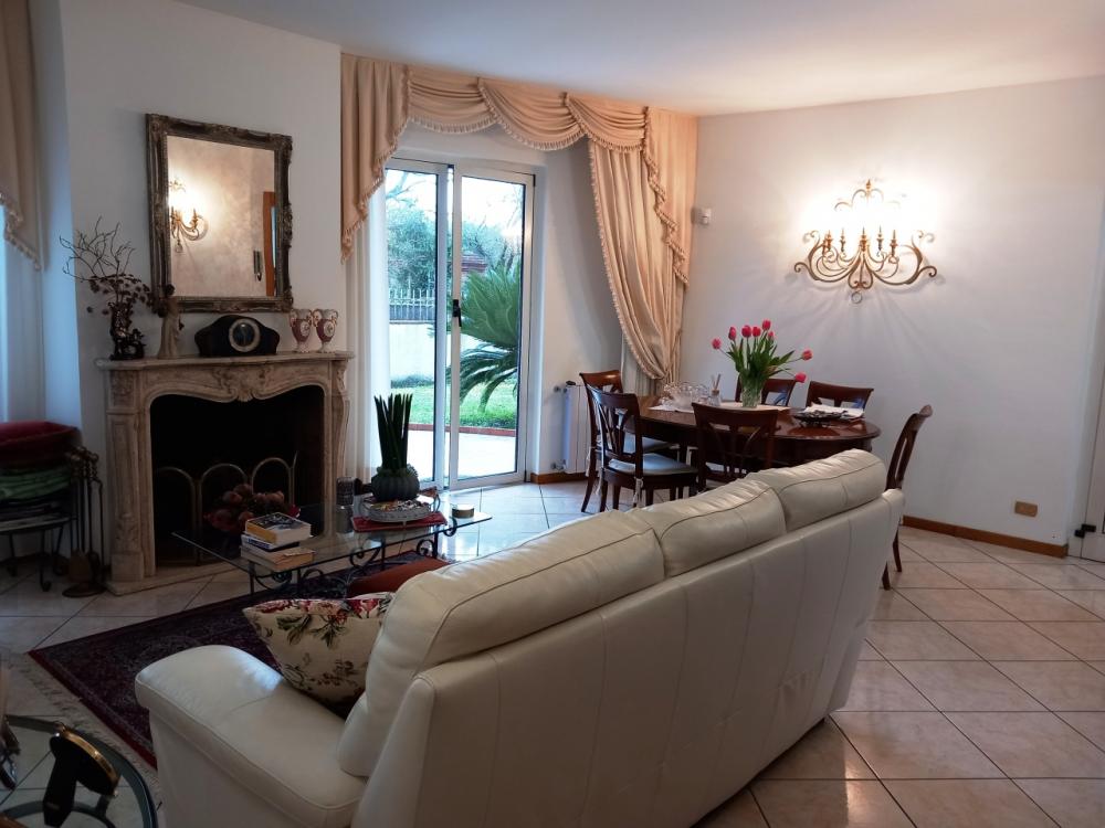 casa indipendente in vendita a Fosdinovo in zona Caniparola