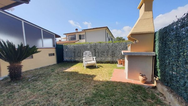 appartamento in vendita a Fosdinovo in zona Caniparola