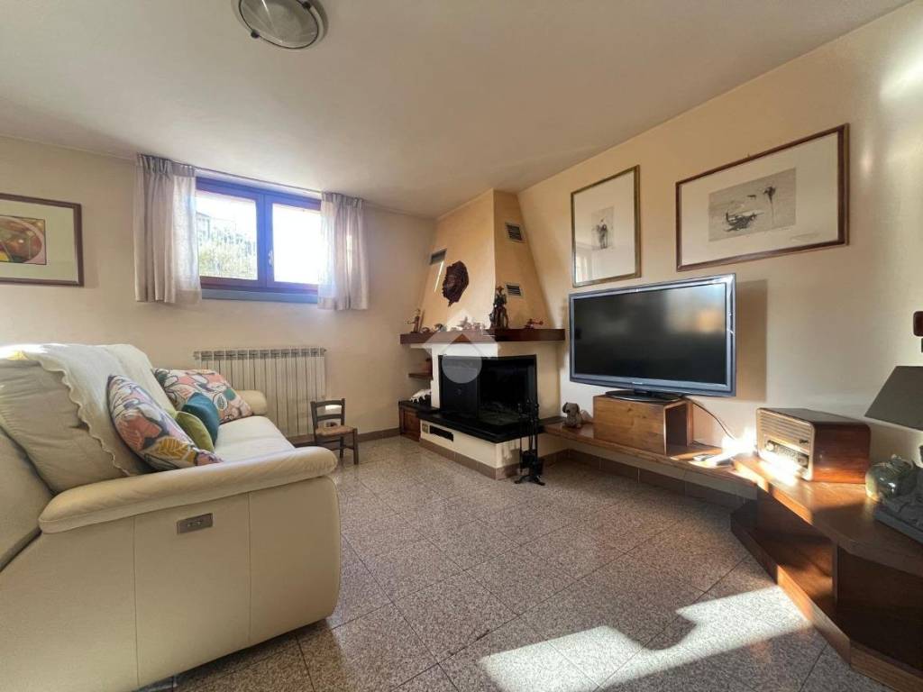 appartamento in vendita a Fosdinovo in zona Caniparola