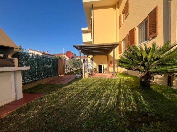 appartamento in vendita a Fosdinovo in zona Caniparola