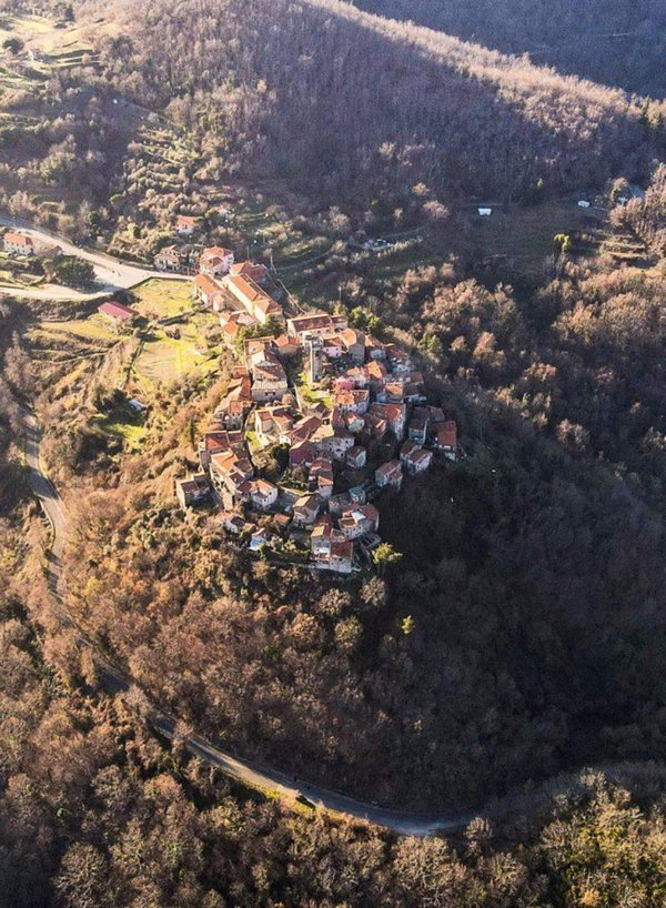 casa indipendente in vendita a Fosdinovo in zona Marciaso