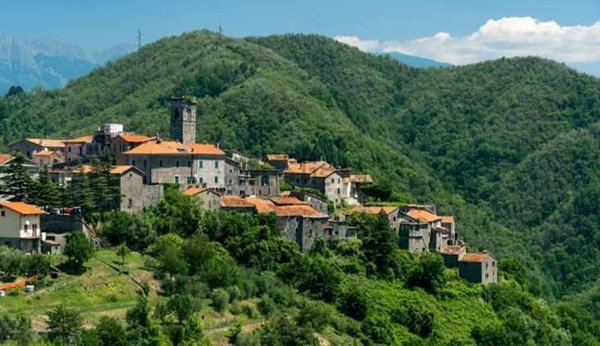 casa indipendente in vendita a Fosdinovo in zona Marciaso