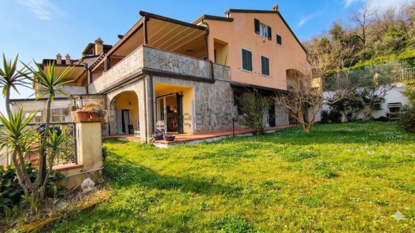 appartamento in vendita a Fosdinovo in zona Caniparola