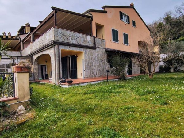 appartamento in vendita a Fosdinovo in zona Caniparola