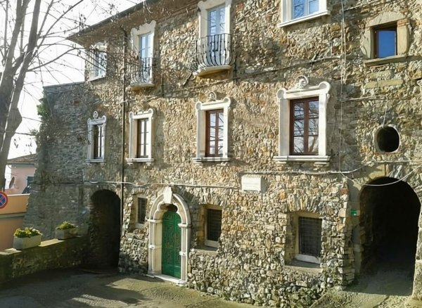 casa indipendente in vendita a Fosdinovo in zona Giucano