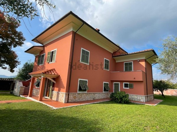 casa indipendente in vendita a Fosdinovo in zona Caniparola