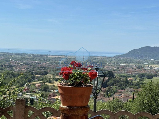 casa indipendente in vendita a Fosdinovo in zona Caniparola