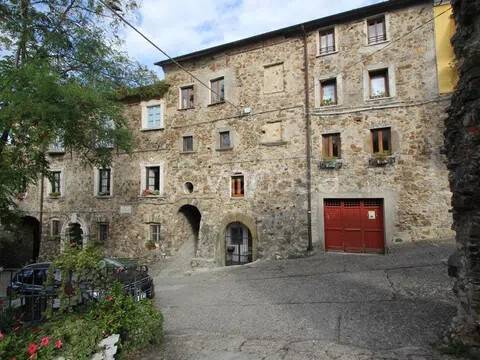 casa indipendente in vendita a Fosdinovo in zona Giucano