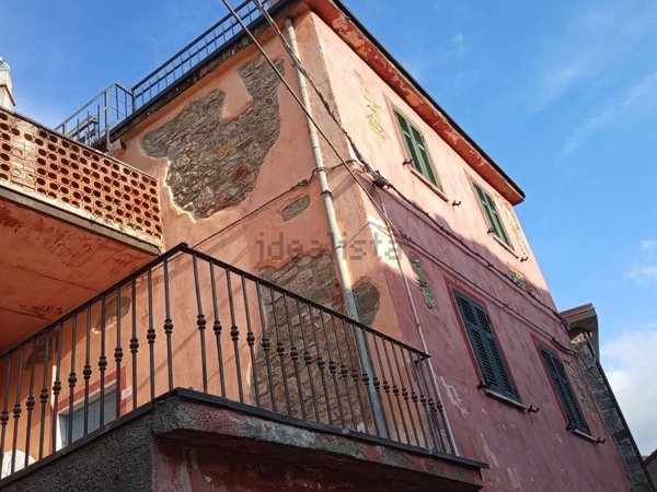intera palazzina in vendita a Fosdinovo in zona Marciaso