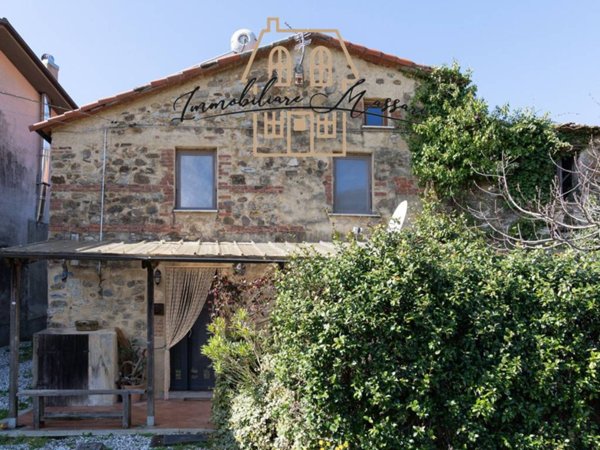 casa semindipendente in vendita a Fosdinovo in zona Canepari