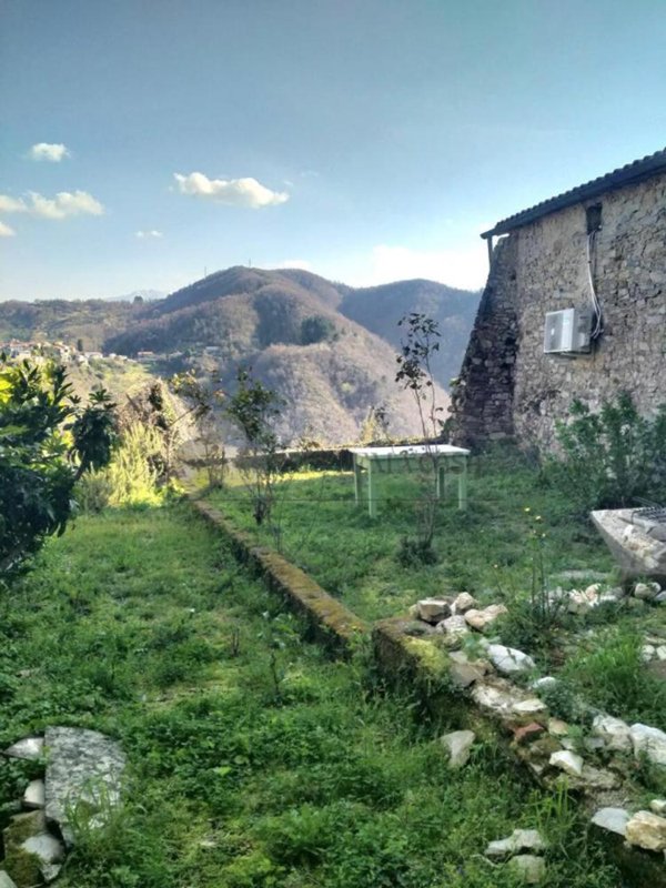casa indipendente in vendita a Fosdinovo in zona Marciaso