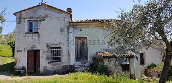 casale in vendita a Fosdinovo in zona Caprognano