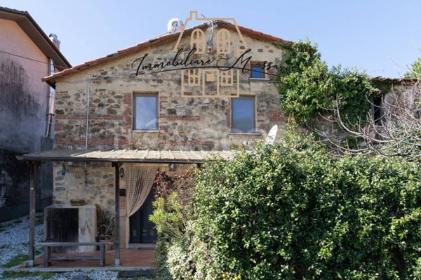 casa indipendente in vendita a Fosdinovo in zona Canepari