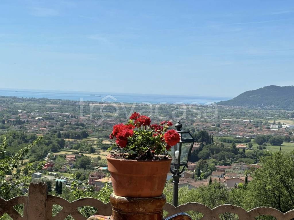 casa indipendente in vendita a Fosdinovo in zona Caniparola