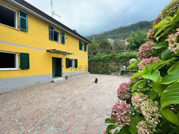 casa indipendente in vendita a Fosdinovo in zona Canepari