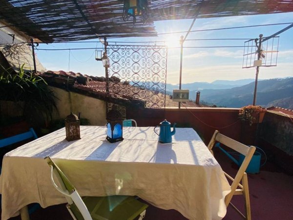 casa indipendente in vendita a Fosdinovo in zona Giucano