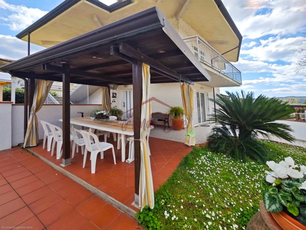 casa indipendente in vendita a Fosdinovo in zona Caniparola