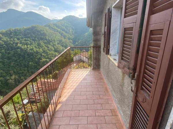 casa indipendente in vendita a Fosdinovo in zona Marciaso