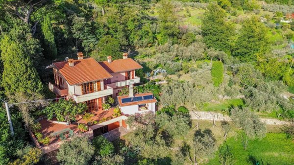 casa indipendente in vendita a Fosdinovo in zona Giucano