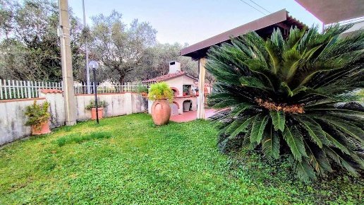 appartamento in vendita a Fosdinovo in zona Caniparola