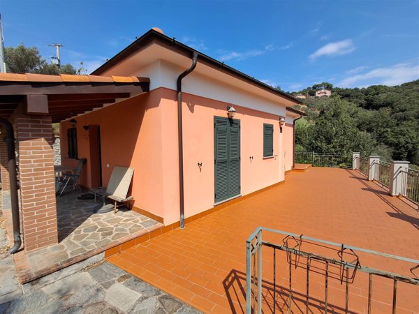 casa indipendente in vendita a Fosdinovo in zona Caniparola