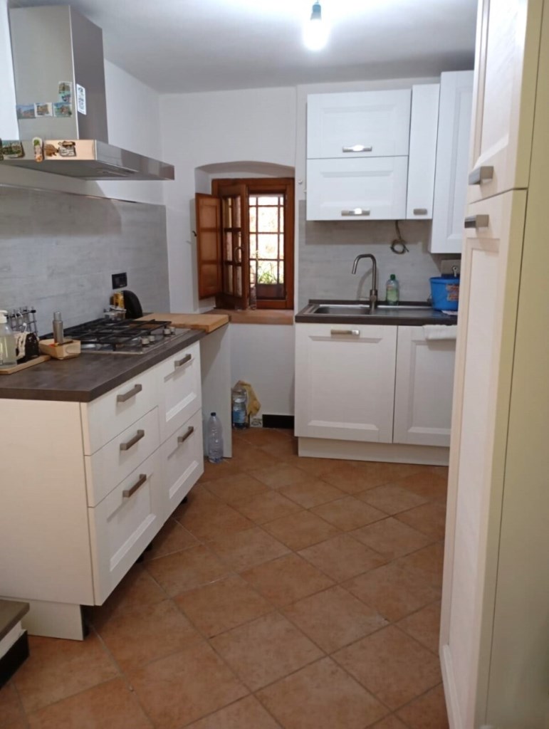 appartamento in vendita a Fosdinovo in zona Giucano