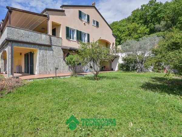 appartamento in vendita a Fosdinovo in zona Caniparola