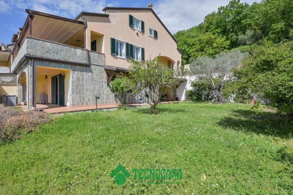 appartamento in vendita a Fosdinovo in zona Caniparola