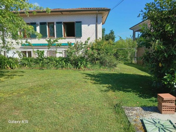 casa indipendente in vendita a Fosdinovo in zona Caniparola