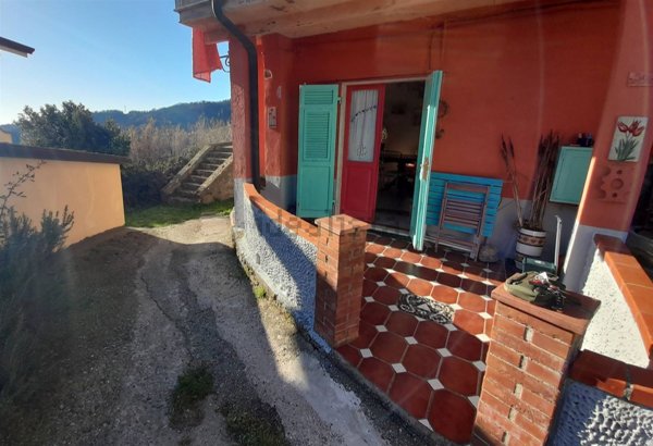 appartamento in vendita a Fosdinovo in zona Canepari
