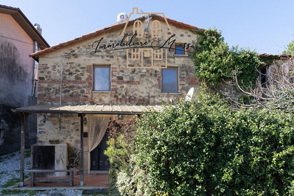appartamento in vendita a Fosdinovo in zona Canepari