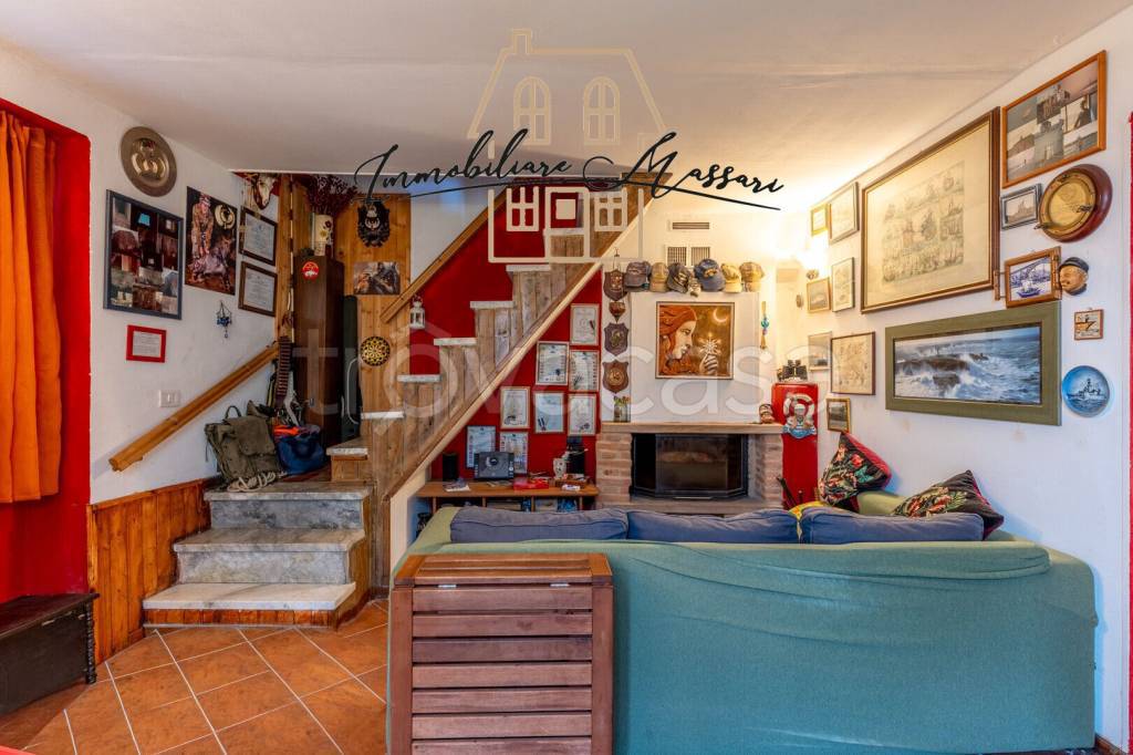 appartamento in vendita a Fosdinovo in zona Canepari