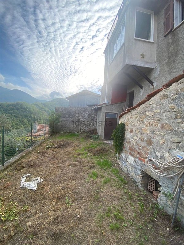 casa indipendente in vendita a Fosdinovo in zona Marciaso