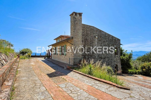 casa indipendente in vendita a Fosdinovo in zona Caniparola