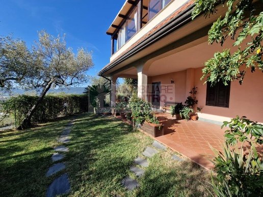 casa indipendente in vendita a Fosdinovo in zona Caniparola