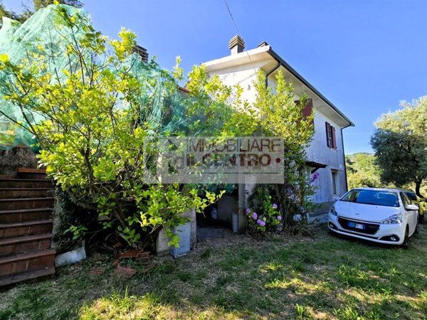 casa indipendente in vendita a Fosdinovo in zona Caprognano