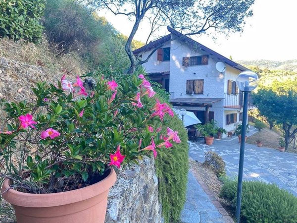casa indipendente in vendita a Fosdinovo