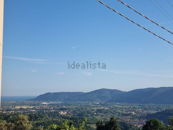 terreno edificabile in vendita a Fosdinovo in zona Caprognano