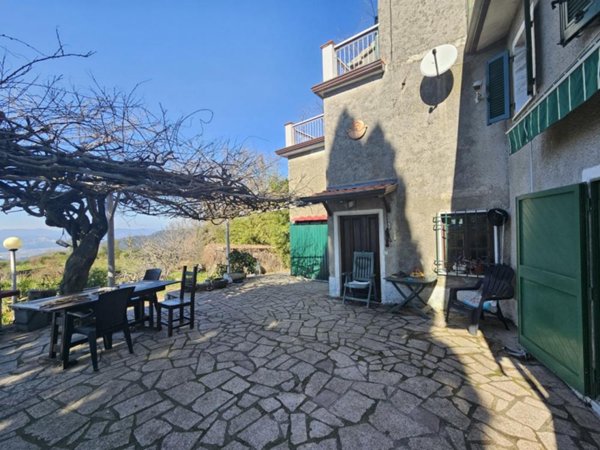 casa indipendente in vendita a Fosdinovo in zona Caprognano