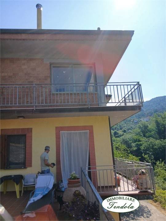 casa indipendente in vendita a Fosdinovo in zona Caprognano