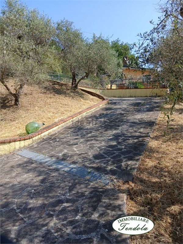 appartamento in vendita a Fosdinovo in zona Caprognano