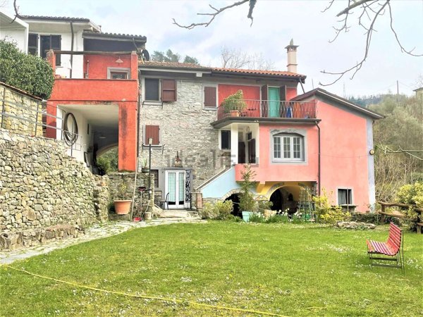 casa indipendente in vendita a Fosdinovo