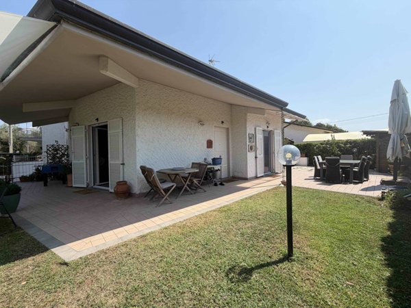 casa indipendente in vendita a Fosdinovo in zona Caniparola