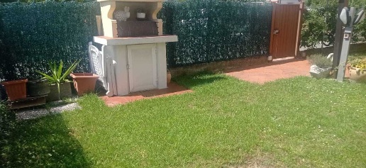 appartamento in vendita a Fosdinovo in zona Caniparola