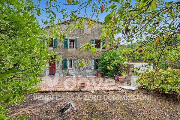 casale in vendita a Fosdinovo in zona Giucano