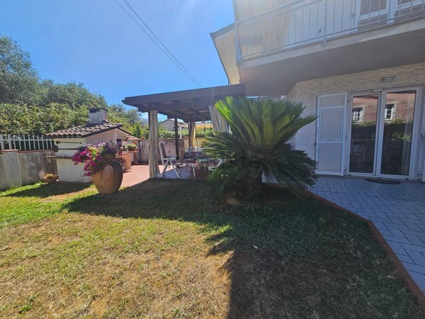 casa indipendente in vendita a Fosdinovo in zona Caniparola