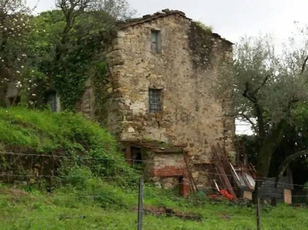 casa indipendente in vendita a Fosdinovo in zona Caprognano