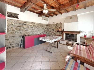 villetta a schiera in vendita a Fosdinovo in zona Caprognano